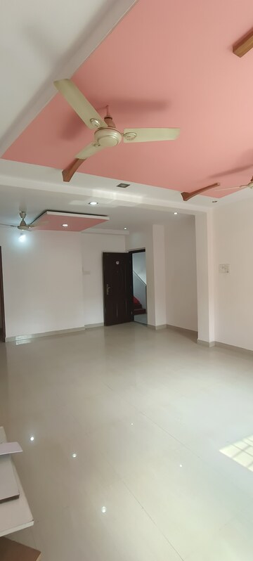 Room in 2 BHK Apartment at Narendra Nagar – for Rent
