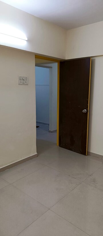 Room in 3 BHK Apartment at Vaibhavlaxmi Stella Sapphire, Chembur – for Rent