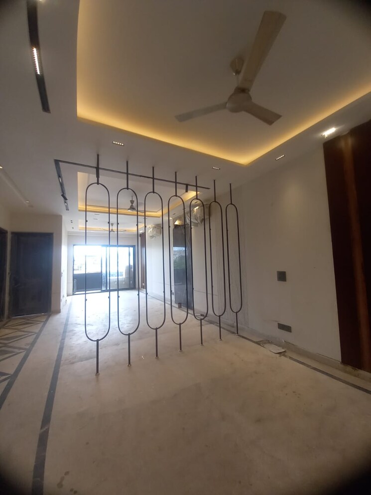 Room, greater kailash i 3 Bedroom 208 Sq.Yd. Builder Floor In Greater Kailash I Delhi 7911146