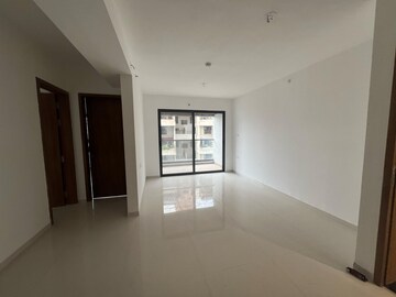 Room in 4 BHK Apartment at Dosti Greenscape, Hadapsar – for Sale