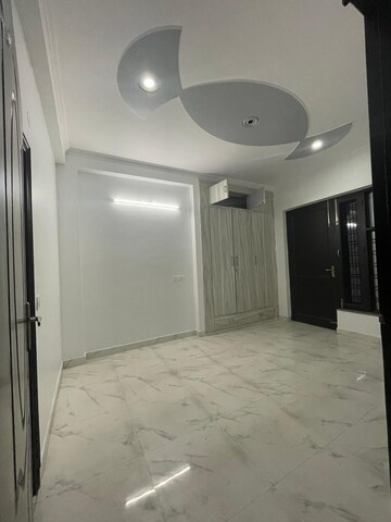 Room in 3 BHK Builder Floor at Sector 5 – for Rent