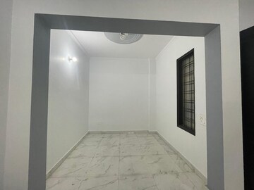 Room in 3 BHK Builder Floor at Sector 5 – for Rent