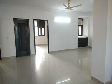 Room in 4 BHK Apartment at Sector 10 Dwarka – for Rent