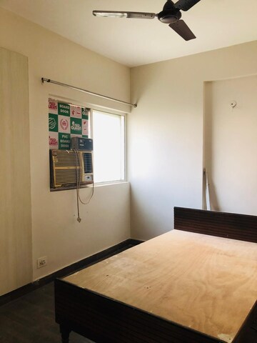 Room in 2 BHK Apartment at Paras Tierea, Sector 137 – for Rent