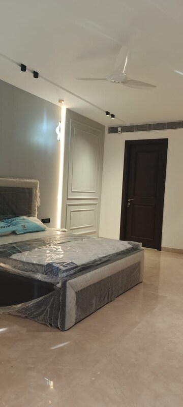 Master Bedroom in 3 BHK Builder Floor at Eros Rosewood City, Sector 49 – for Rent