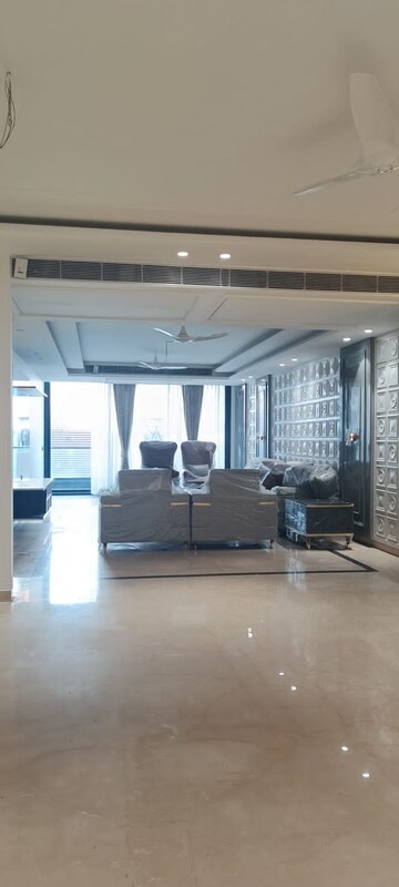 Master Bedroom in 3 BHK Builder Floor at Eros Rosewood City, Sector 49 – for Rent