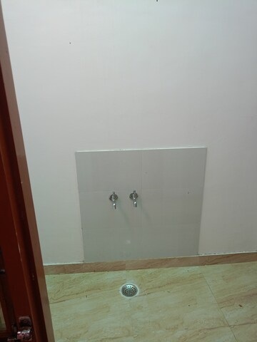Room in 6+ BHK Independent House at Gomti Nagar – for Sale