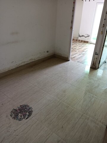 Room in 2 BHK Apartment at Migsun Roof, Raj Nagar Extension – for Sale