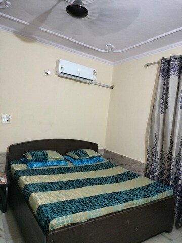 Bedroom in 1 BHK Builder Floor at Zakir Nagar – for Sale