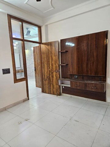 Room in 3 BHK Builder Floor at A and M Shakti Plaza, Shakti Khand Iii – for Rent