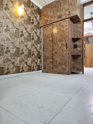 Room in 3 BHK Builder Floor at A and M Shakti Plaza, Shakti Khand Iii – for Rent