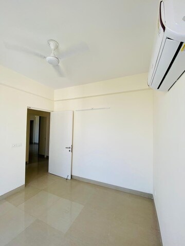 Room in 3 BHK Apartment at Emaar Emerald Estate, Sector 65 – for Rent