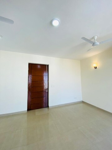Room in 3 BHK Apartment at Emaar Emerald Estate, Sector 65 – for Rent