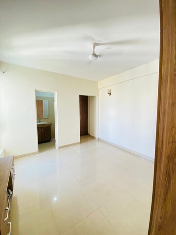 Room in 3 BHK Apartment at Emaar Emerald Estate, Sector 65 – for Rent