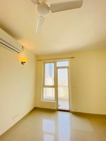Room in 3 BHK Apartment at Emaar Emerald Estate, Sector 65 – for Rent