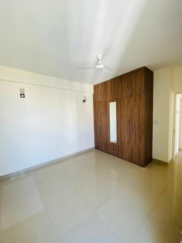 Room in 3 BHK Apartment at Emaar Emerald Estate, Sector 65 – for Rent
