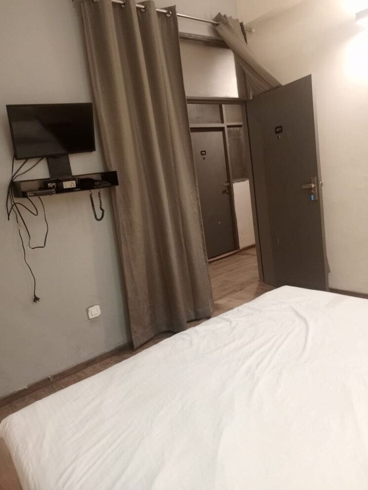 Room, sector 66 Pg For Boys & Girls In Sector 66 7911677