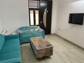 Living Room in 3 BHK Builder Floor at Plaza Mall, Sector 28 – for Rent