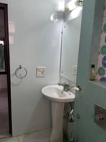 Bathroom in 3 BHK Builder Floor at Plaza Mall, Sector 28 – for Rent