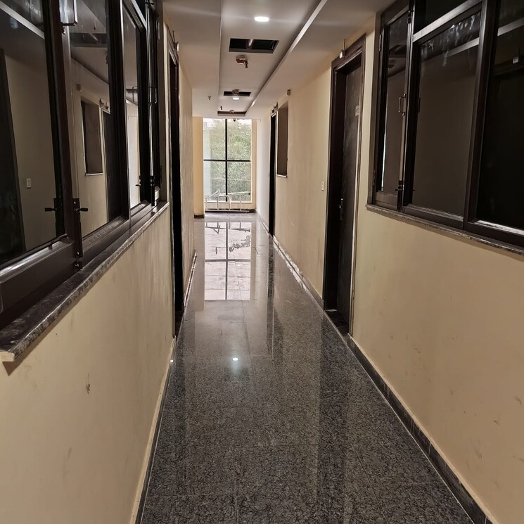 Room, sector 66 Pg For Boys & Girls In Sector 66 7911740