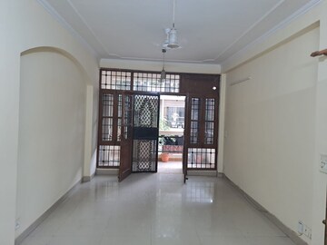 Master Bedroom in 3.5 BHK Builder Floor at Orchid Island, Sector 51 – for Rent