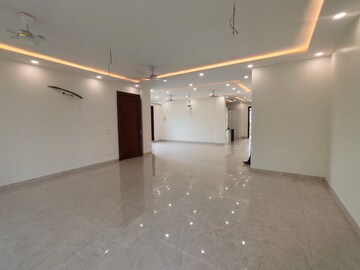 Room in 3 BHK Apartment at Sector 10 – for Rent