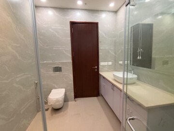 Bathroom in 3 BHK Apartment at Sector 10 – for Rent