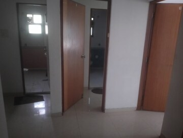 Room in 5 BHK Apartment at Horizon Apartments Vile Parle, Vile Parle East – for Sale