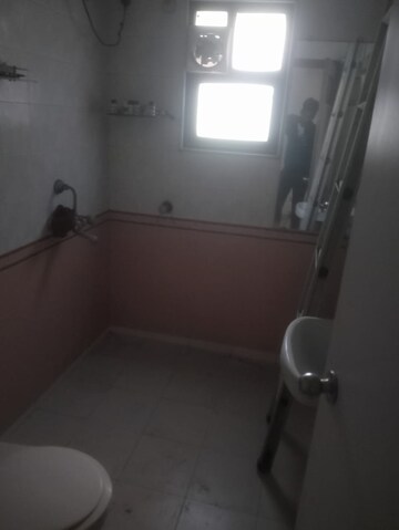 Bathroom in 5 BHK Apartment at Horizon Apartments Vile Parle, Vile Parle East – for Sale