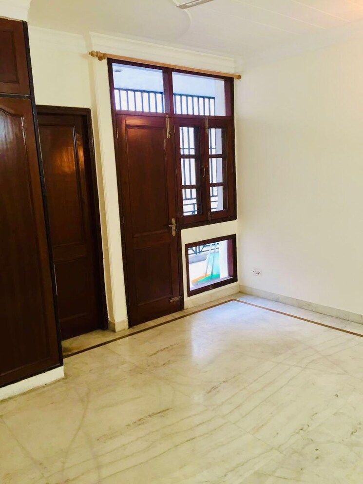 Room, greater kailash i 3 Bedroom 271 Sq.Yd. Apartment In Greater Kailash I Delhi 7911925