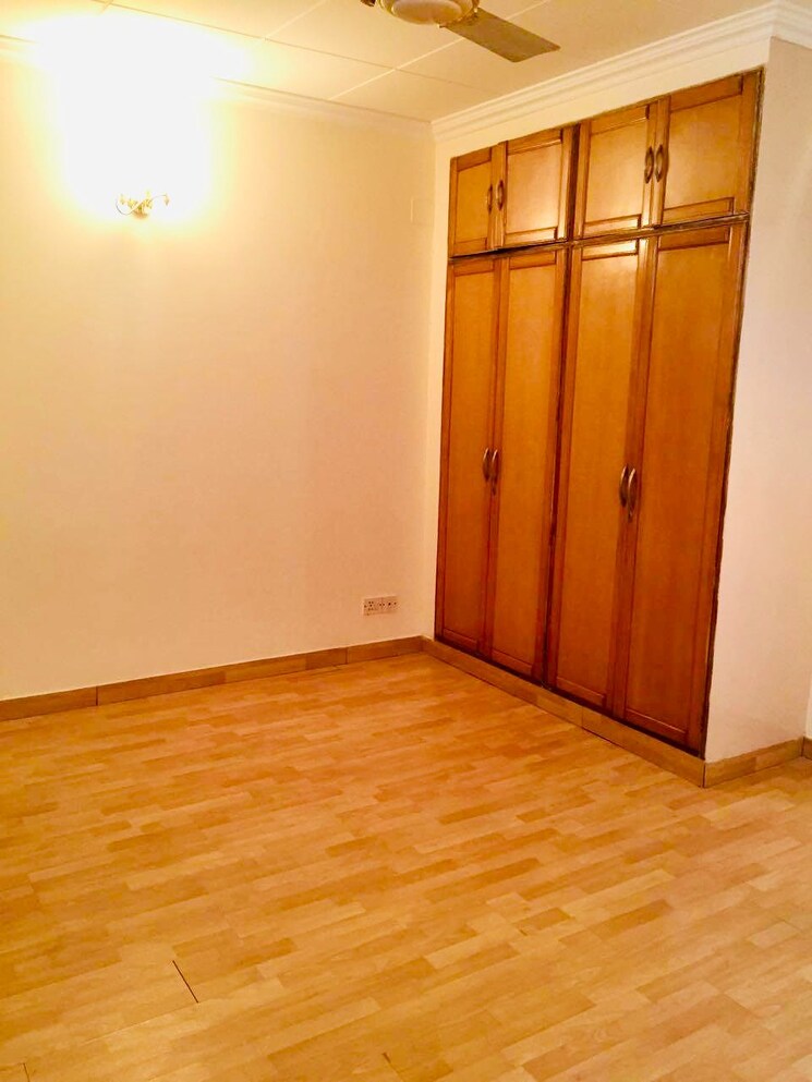 Room, greater kailash i 3 Bedroom 271 Sq.Yd. Apartment In Greater Kailash I Delhi 7911925