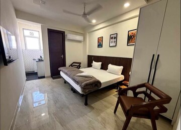 Master Bedroom in 1 RK Builder Floor at Sushant Lok 2, Sector 57 – for Rent