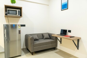Living Room in 1 BHK Apartment at Jp Nagar – for Rent