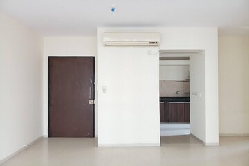 Room in 2.5 BHK Apartment at Runwal The Orchard Residency, Ghatkopar West – for Rent