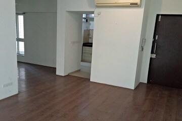 Room in 2.5 BHK Apartment at Runwal The Orchard Residency, Ghatkopar West – for Rent
