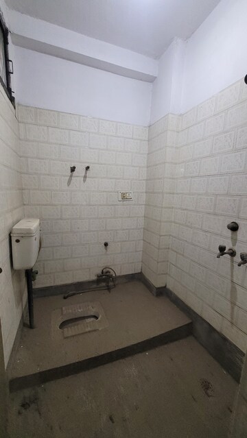 Attached Bathroom in 2 BHK Builder Floor at Dilshad Colony – for Sale