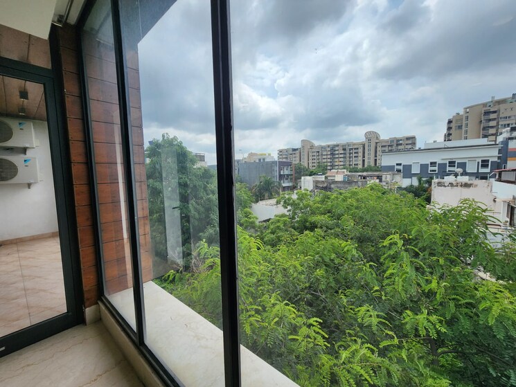Balcony, ansal-sushant-floors 6+ Bedroom 503 Sq.Yd. Independent House In Sushant Lok ii Gurgaon 7912358