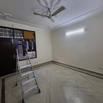 Room in 3 BHK Builder Floor at Uday Arden 45, Sector 45 – for Rent