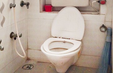 Bathroom in  Pg at Malad West – for Rent