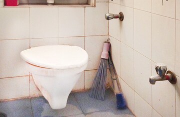 Bathroom in  Pg at Malad West – for Rent