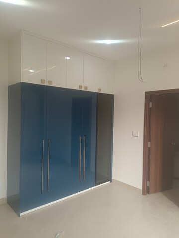 Room in 4 BHK Apartment at Aurobindo Kohinoor, Serilingampally – for Rent