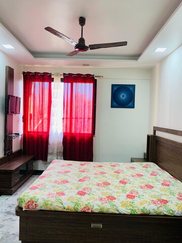 Bedroom in 2 BHK Apartment at Hiranandani Estate Princeton, Hiranandani Estate – for Rent