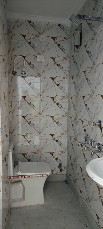 Bathroom in 1 RK Builder Floor at Mayur Vihar Phase 1 – for Rent