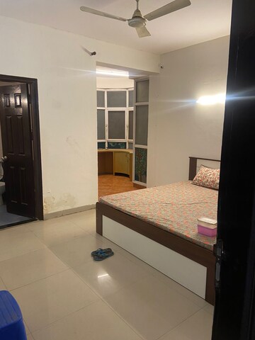 Room in 3.5 BHK Apartment at Omaxe The Nile, Sector 49 – for Rent