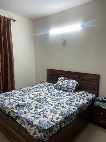 Bedroom in 3.5 BHK Apartment at Omaxe The Nile, Sector 49 – for Rent