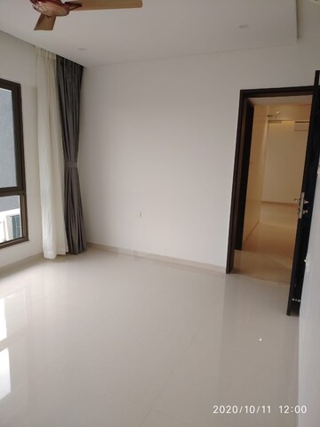 Room in 2 BHK Apartment at Sapra Power Boulevard, Mundhwa – for Rent