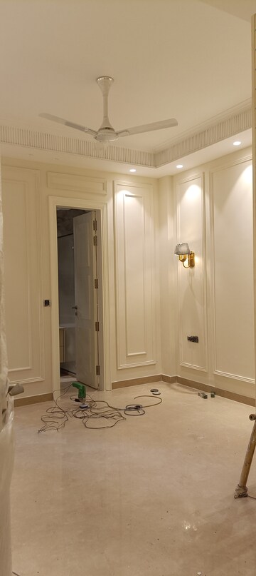 Bedroom in 3 BHK Builder Floor at Anand Vihar – for Rent