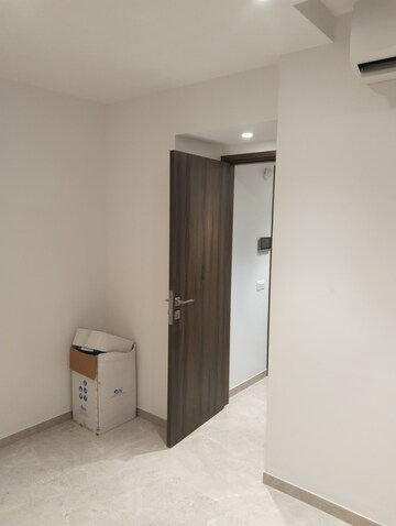 Room in 1 BHK Apartment at Hiranandani Regent Hill, Powai – for Rent