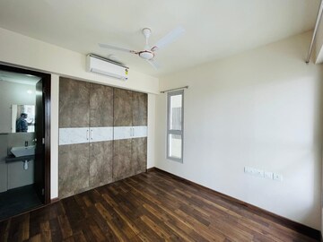 Room in 2 BHK Apartment at Piramal Vaikunth, Balkum Pada – for Sale
