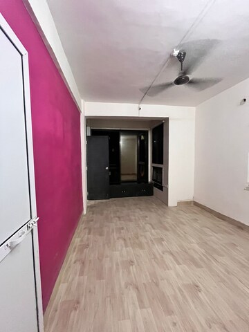 Bedroom in 2 BHK Apartment at Andheri West – for Rent
